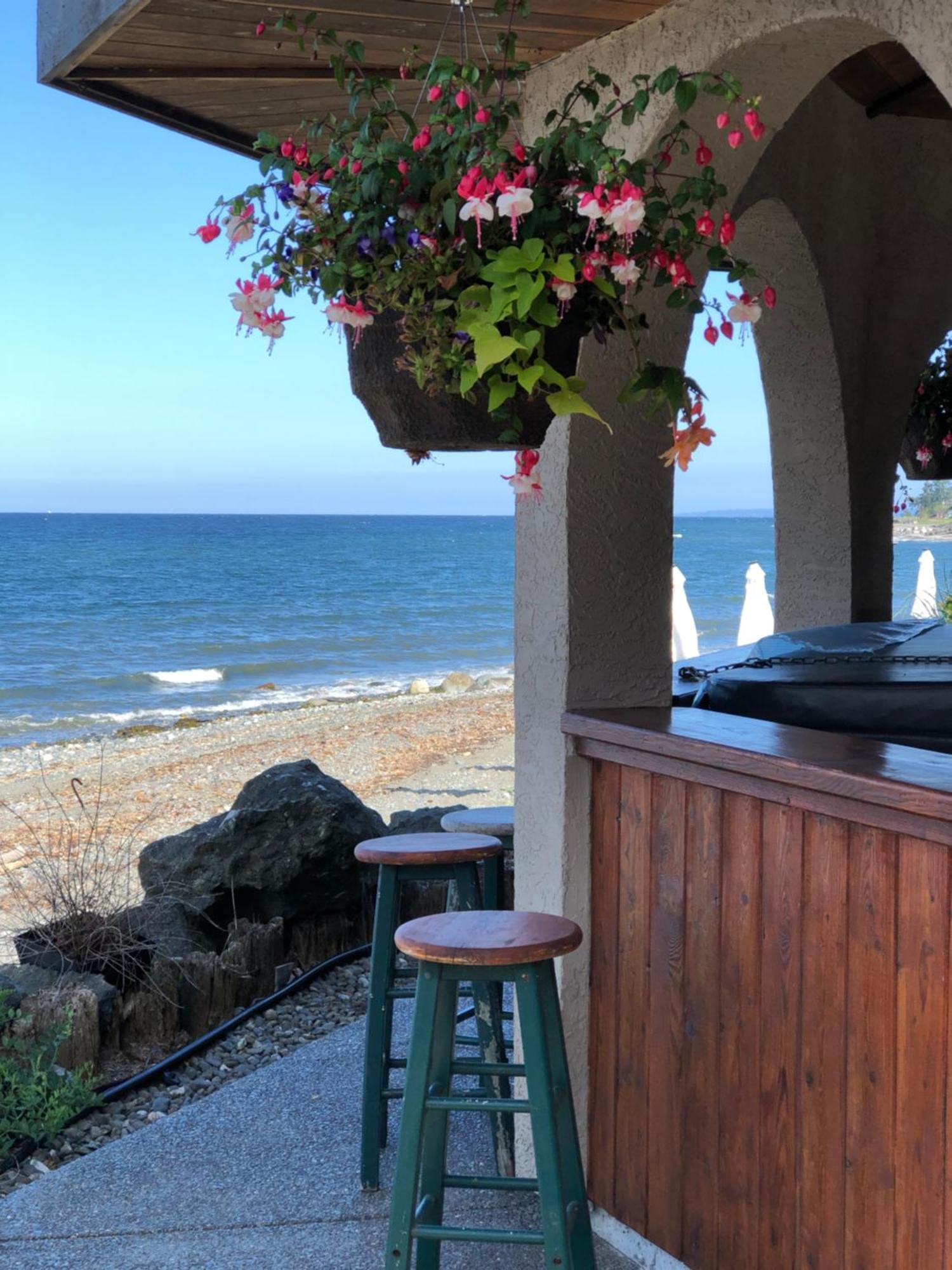Qualicum Breeze Beach Resort Bowser Esterno foto