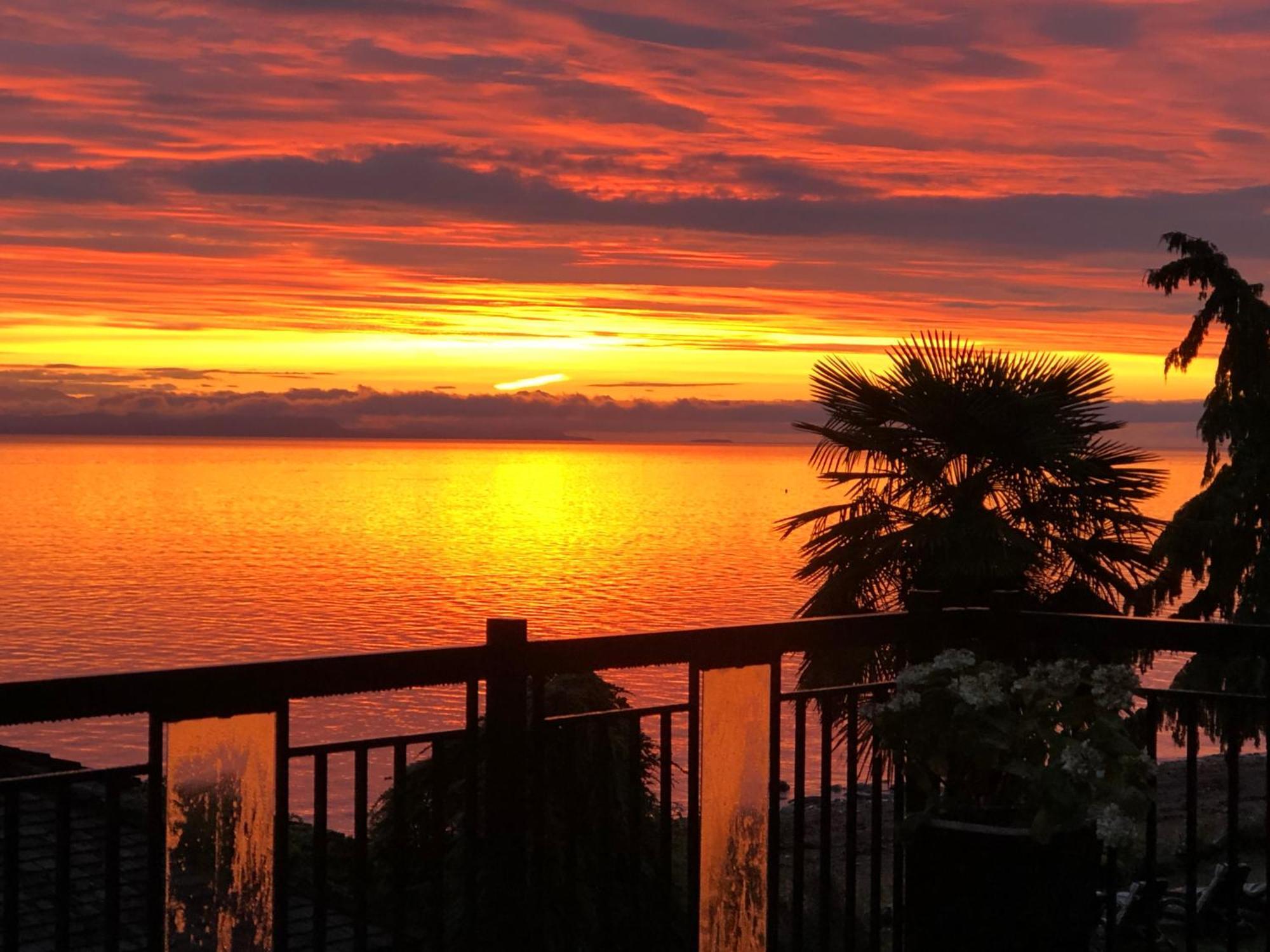 Qualicum Breeze Beach Resort Bowser Esterno foto